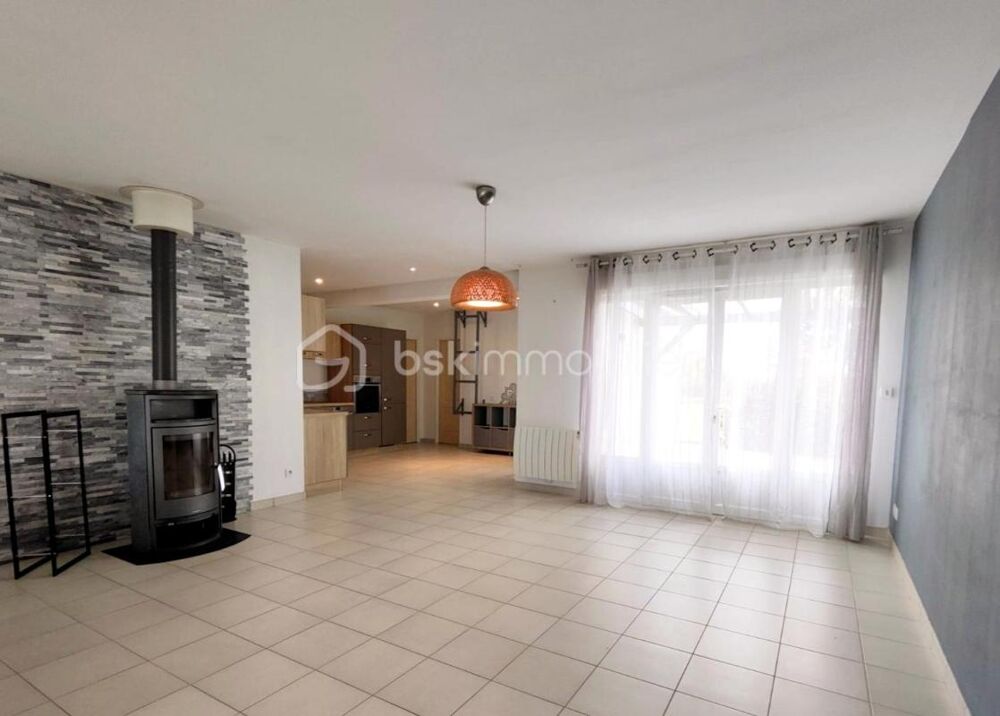 Grande maison familiale de 193 m²  5 chambres  Terrain de 2 488 m² sans vis-à-vis