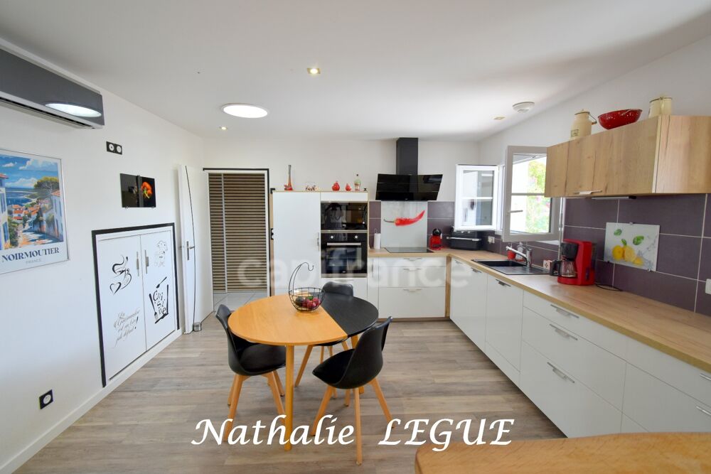 Vendée (85) entre CHALLANS et NOIRMOUTIER BEAUVOIR sur MER Maison à vendre 8 pièces , 160 m², 5 chambres , 1 bureau ,3 WC garag