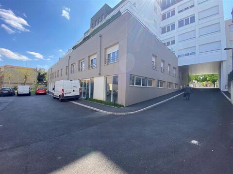 Local d'activité proche métro livré brut 2067500 94200 Ivry sur seine