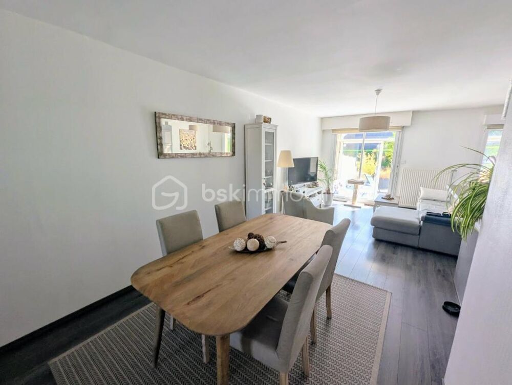Appartement en RDC avec un grand balcon / extérieur et garage situé à FOUGERES 35300