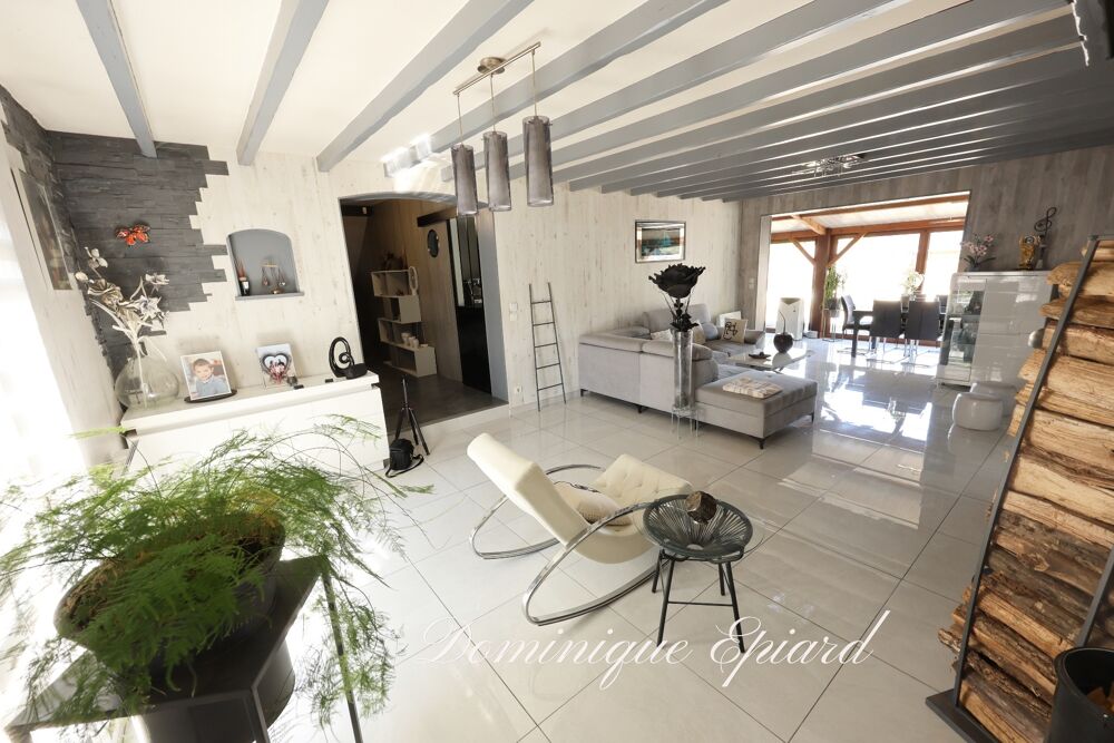 Nouaillé-Maupertuis, à pied de tout : maison rénovée sans travaux, calme absolu, sans entretien