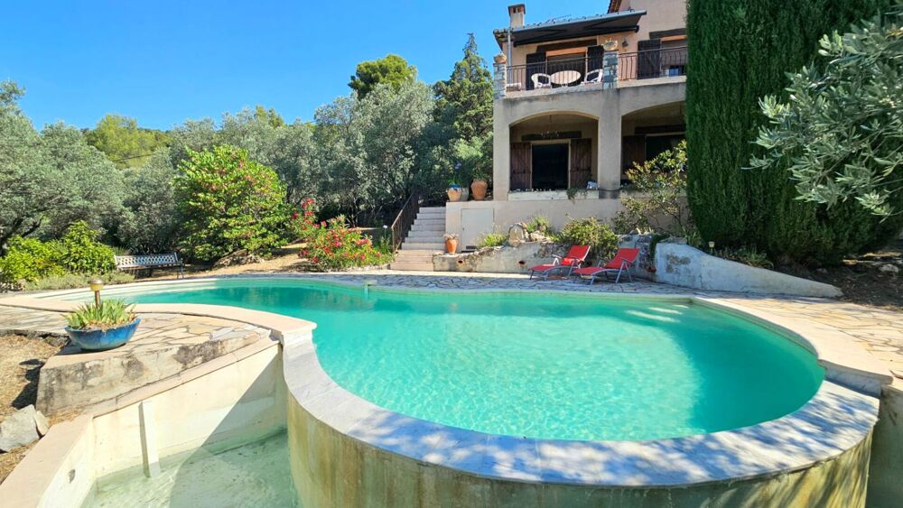 Villa de caractère , piscine originale, vue dégagée à 180 °