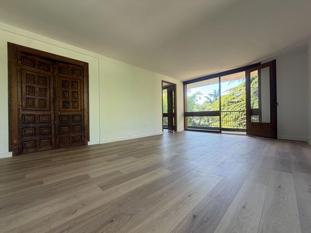 Vente Appartement Appartement 4 pièces 92 m2 -  parking - cave - Ecrin de verdure La celle saint cloud