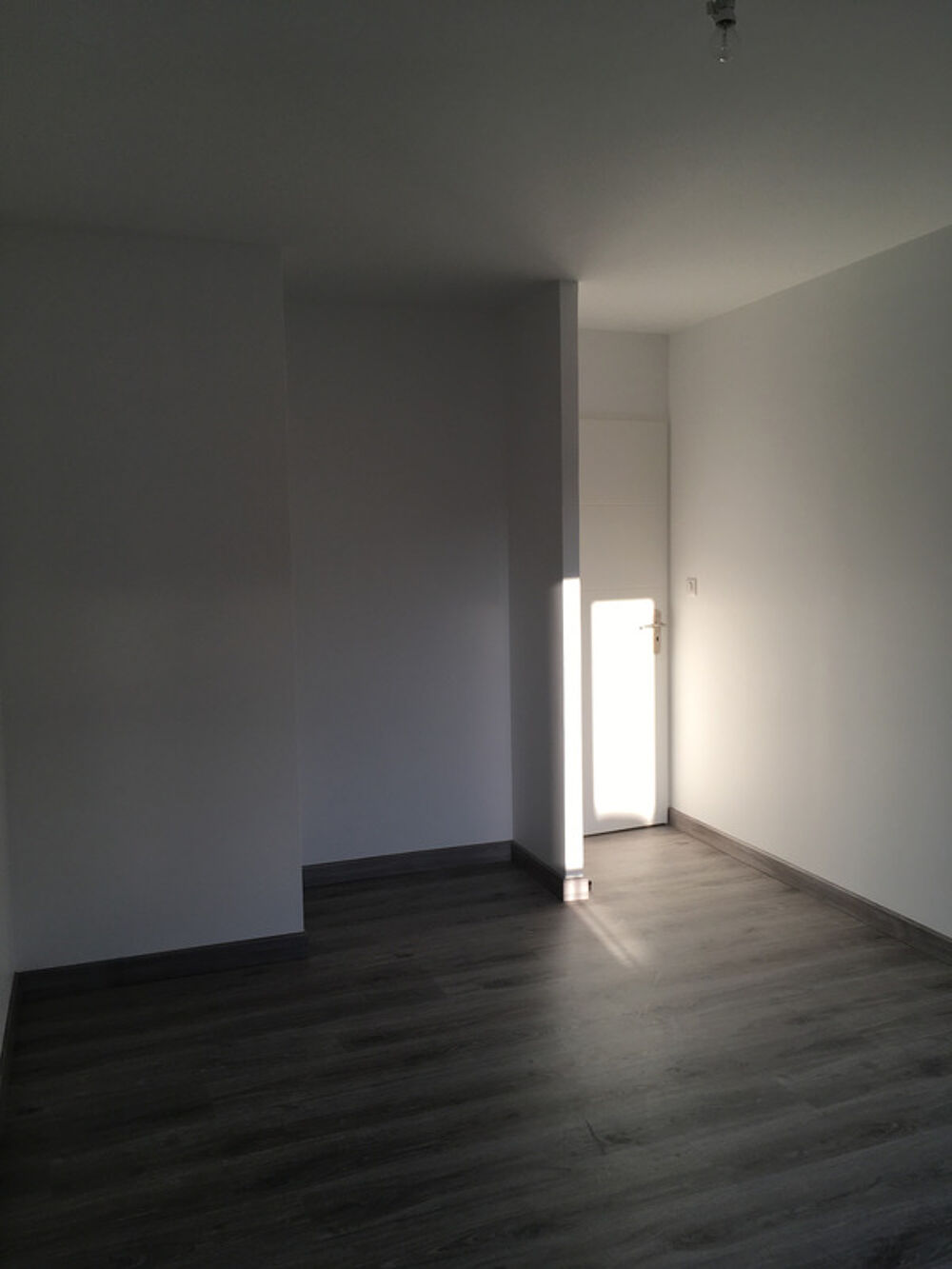 LUCON COEUR DE VILLE MAISON EN PIERRES PARFAITEMENT RENOVEE 3 CHAMBRES ET COUR AVEC LOCATAIRE EN PLACE