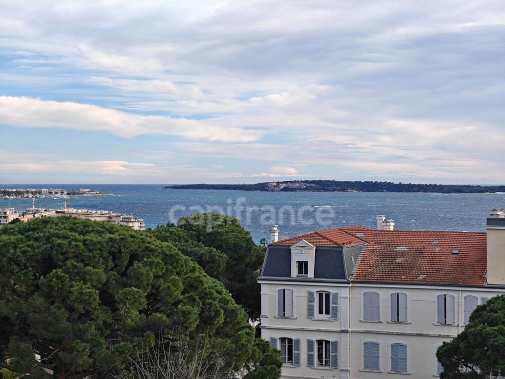 Vente Maison Maison à vendre 6 pièces CANNES (06), 400 mètres de la plage, vue mer, garage Cannes