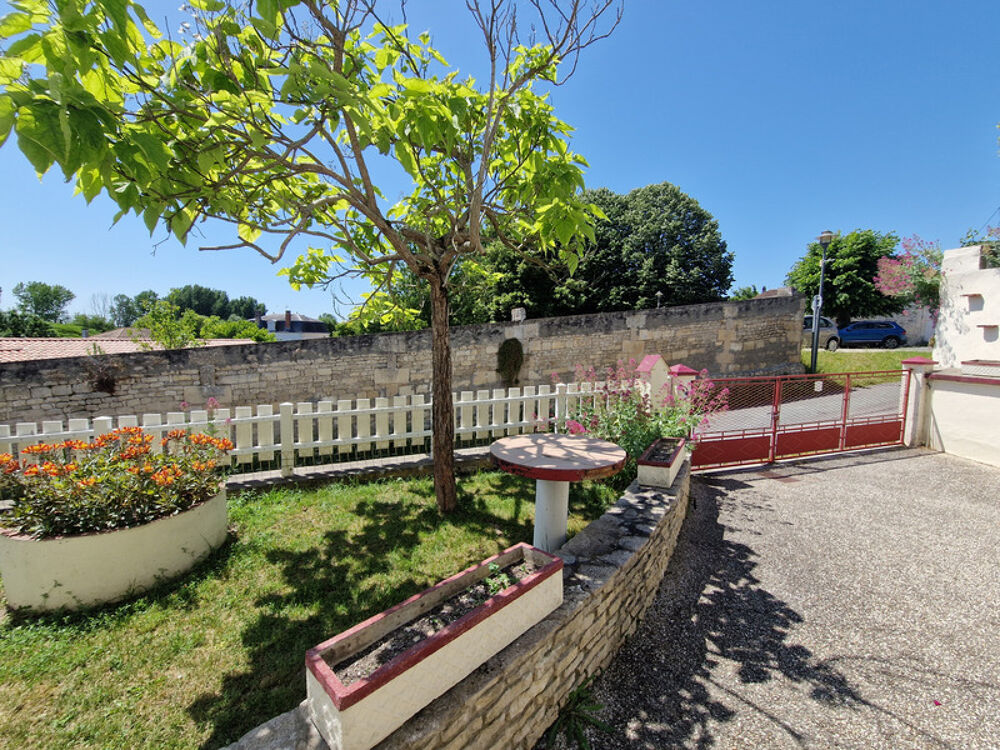 Vente Maison Maison à vendre 4 pièces TONNAY BOUTONNE (17)- Plain-pied- Jardin- Garage Tonnay boutonne