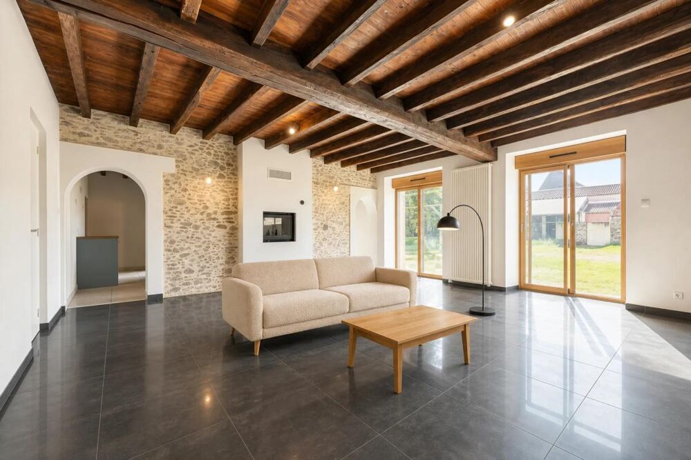 Longère 10 pièces à Réaumur, potentiel gîte