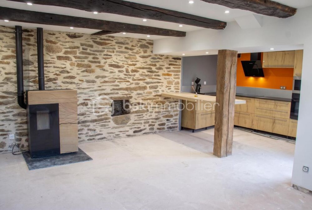 Maison en pierre de 100 m², 4 chambres, atelier et terrasse couverte