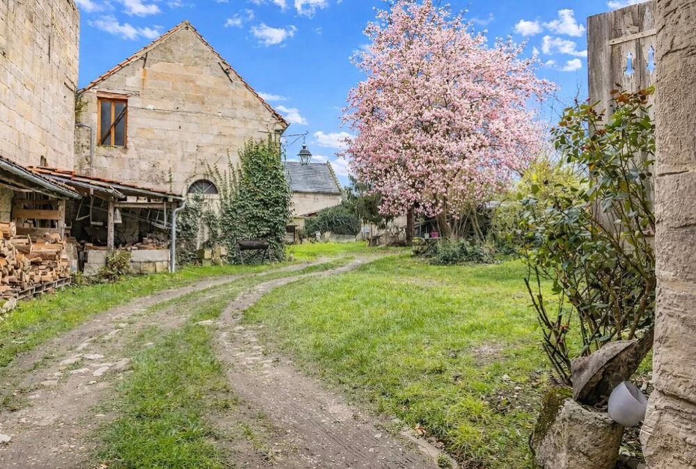 Maison Longère de 7 pièce(s) 198 m2 -Terrain 868 m² - Dépendances