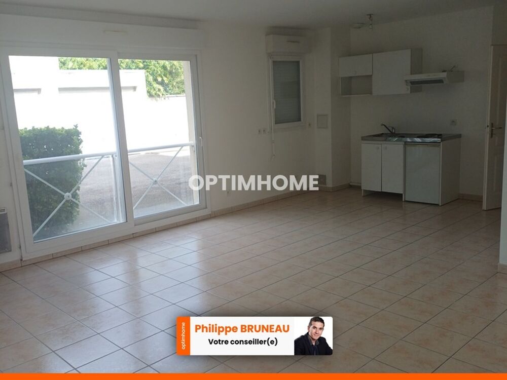 Appartement avec grande pièce de vie et parking à Évreux