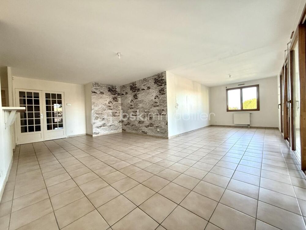 Vente Appartement GENAS HYPER CENTRE - Magnifique T3 possible T4 avec garage, parking et cave Genas