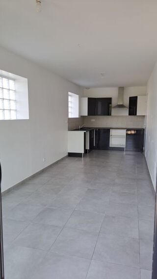  Appartement à louer 5 pièces 77 m²
