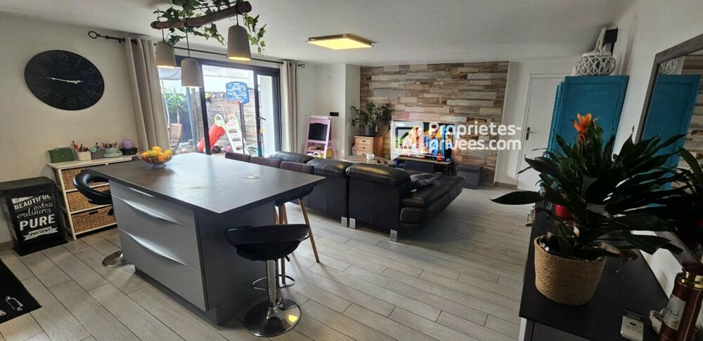 Maison Saint Laurent De La Salanque de 180 m2 divisée en deux appartements
