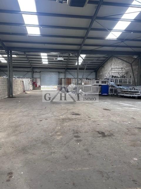 &Agrave; LOUER ENTREPOT 751 M&sup2; HAUTEUR 6 METRES ACCES POIDS LOURDS 4750 77170 Servon