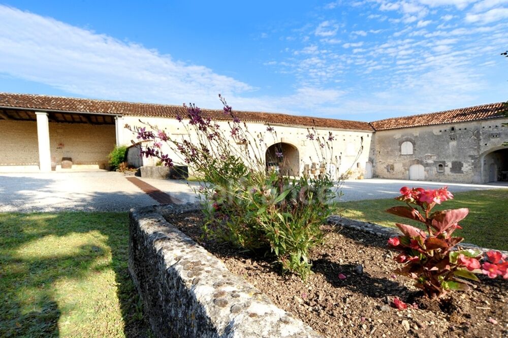 à vendre  Propriété/château Cognac (16100)