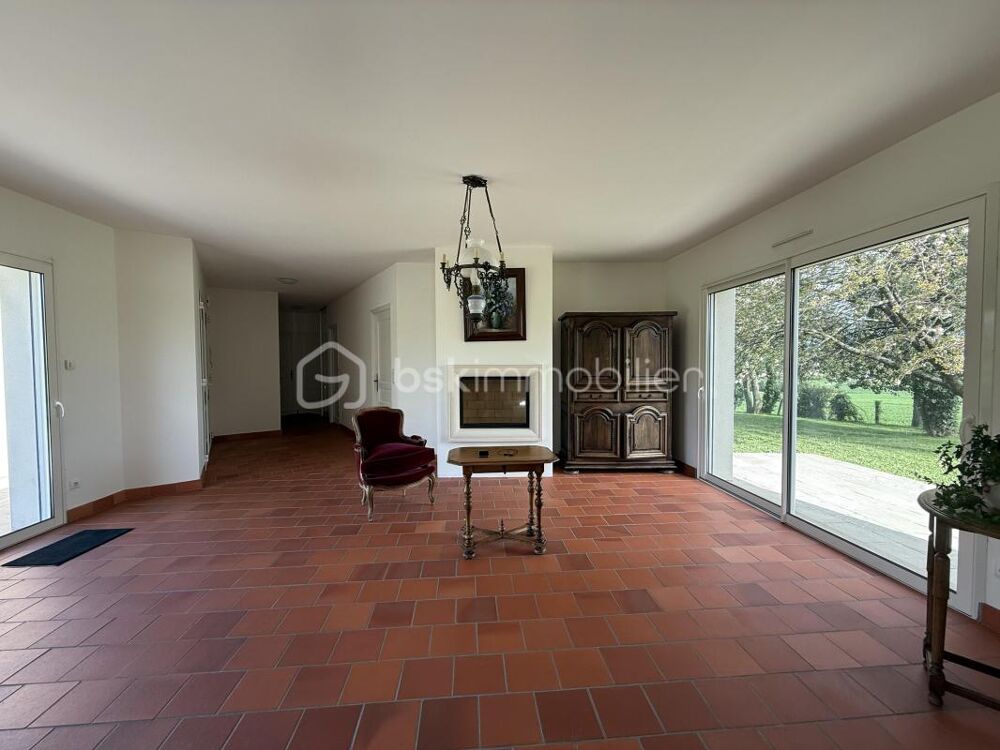 Maison familiale de 135 m²  Plein pied  Sous-sol complet  Terrain de 3 000 m²  DPE C