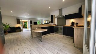 Vente Maison 17220 - PROCHE LA ROCHELLE ET CHATELAILLON - MAISON 92 M², GRAND SEJOUR, 2 CHAMBRES, JARDIN, CELLIER, PARKINGS La jarrie