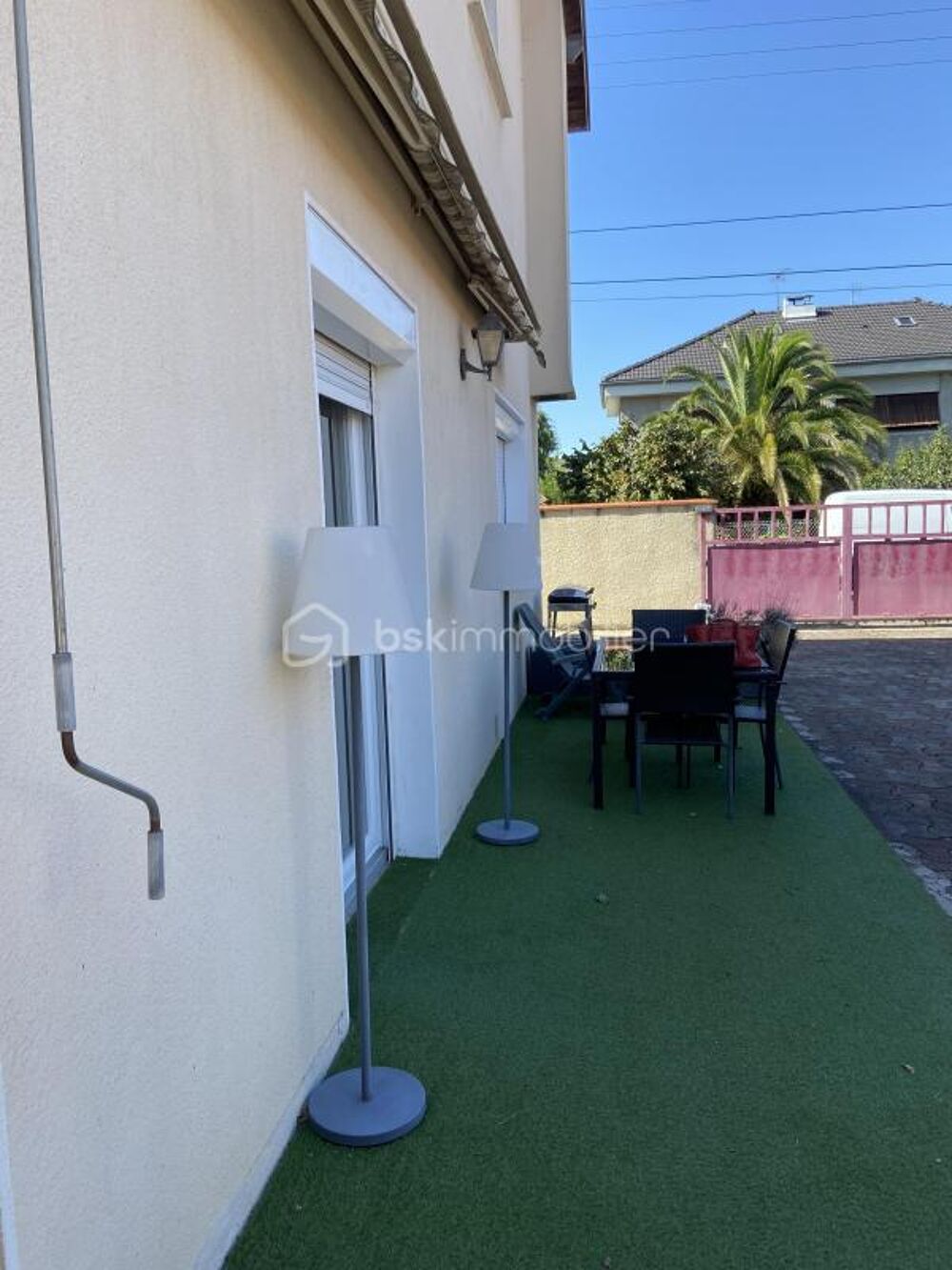 Maison avec piscine à vendre : Profitez de l'évasion en ville !