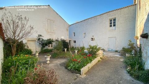 Dpt Charente Maritime (17), à vendre TAILLEBOURG - Maison de village à rénover - 4 chambres + garage et dépendances 186000 Taillebourg (17350)