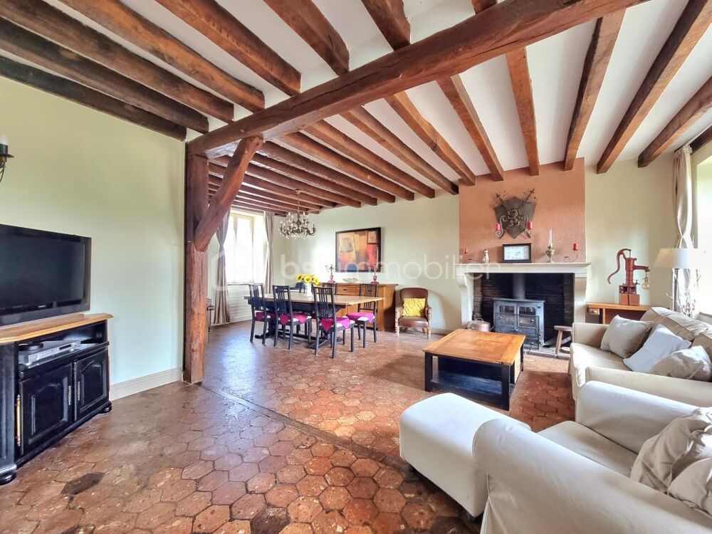 Propriété 14 pièces, 8 chambres, granges, cave et jardin
