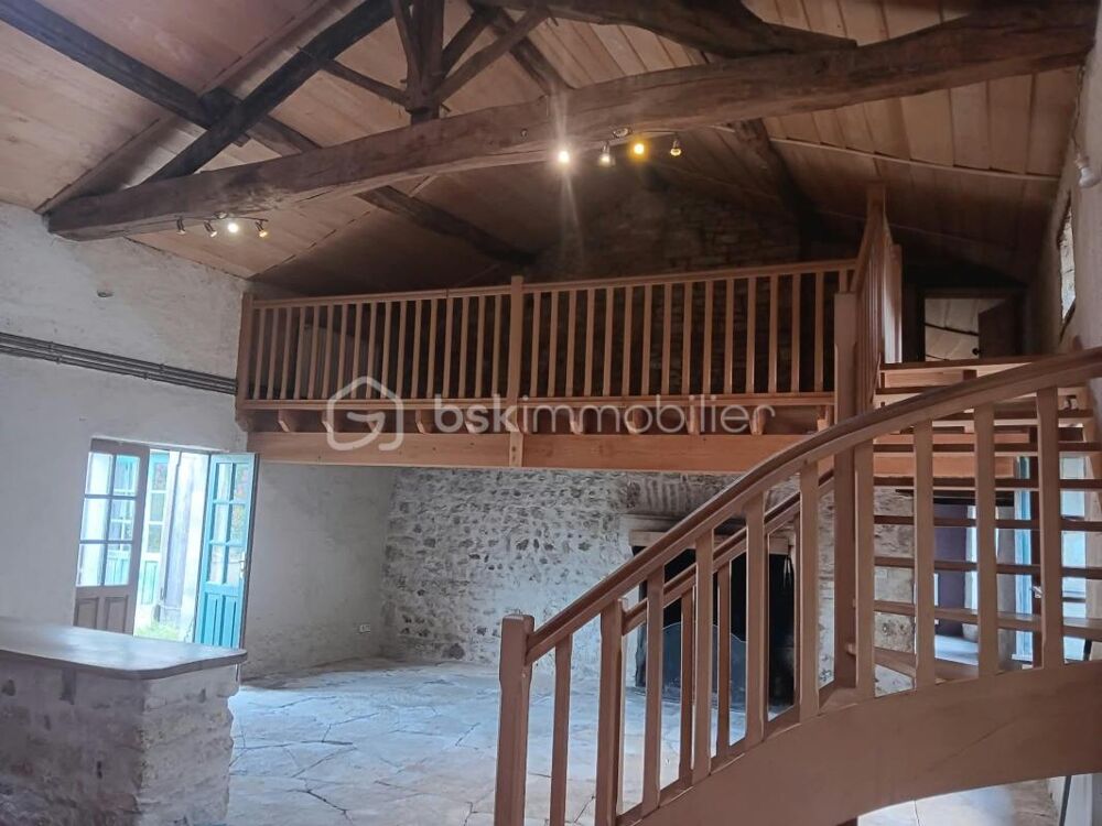 ? Longère de 195 m² + 185 m² de dépendances  Terrain 2 783 m²