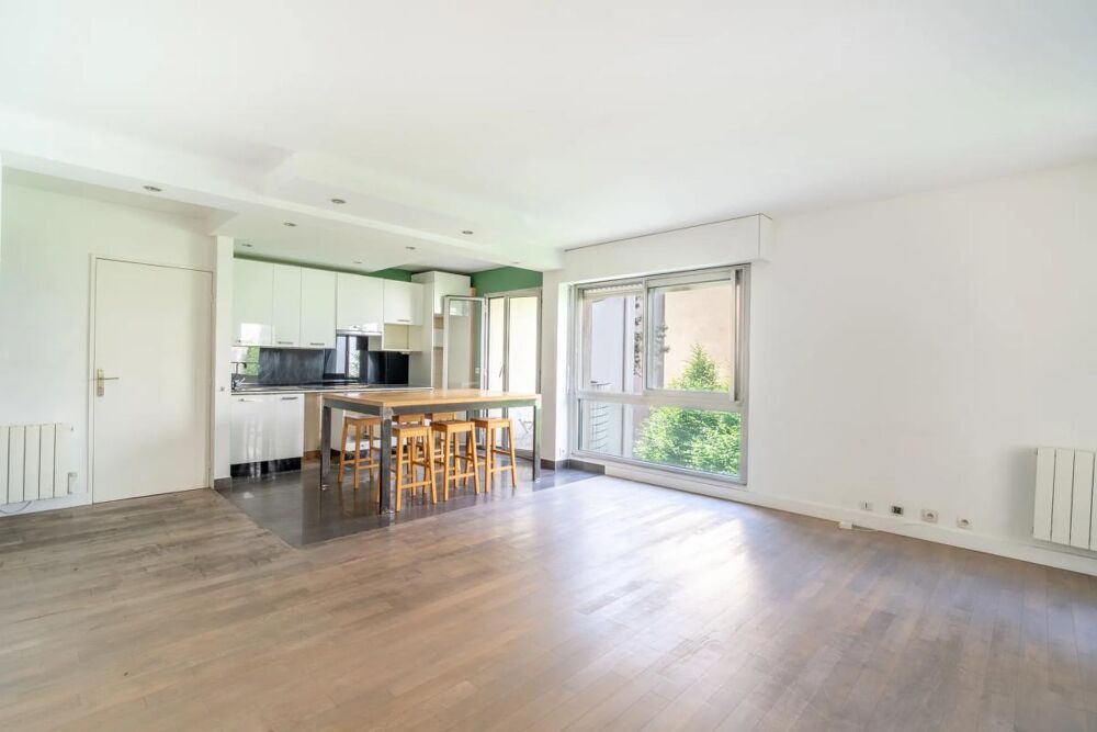 Appartement 2 pièces LUMINEUX ET CALME 54 m², METRO CHARONNE