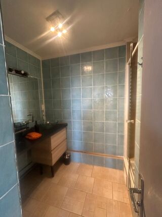  Appartement à louer 2 pièces 63 m²