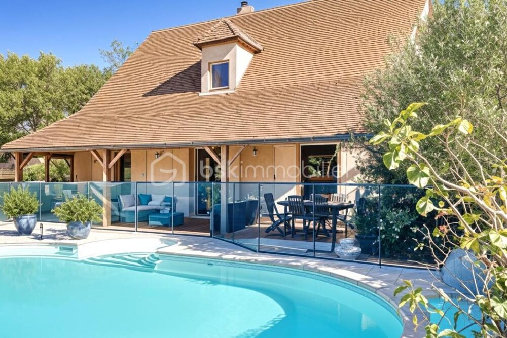 ? COUP DE COEUR  Maison familiale avec piscine sur un parc de 3 600 m²- Double garage - Â SAINT SEURIN SUR L'ISLE
