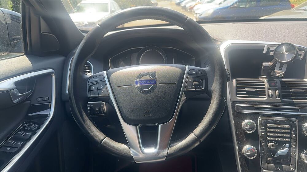 XC60 2.0 D4 190 AWD Momentum Business - Entretien constructeur 2017 occasion 91270 Vigneux Sur Seine