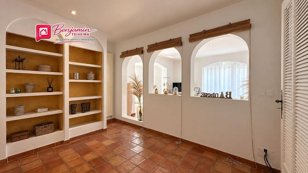 Vente Villa Villa La Motte 7 pièce(s) 256 m2 - 2 logements distincts actuellement La motte