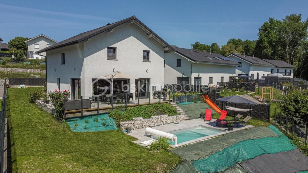 Belle maison individuelle récente avec piscine et sous-sol complet