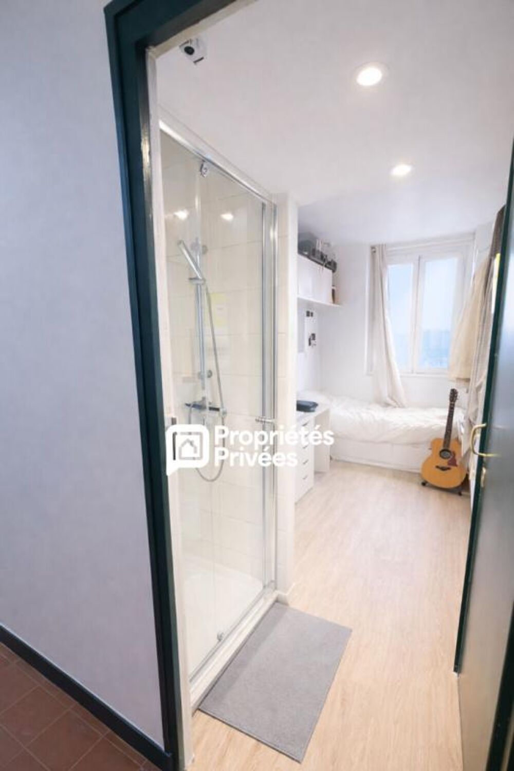 Vente Appartement 75011 PARIS - Studio/Chambre de bonne équipée dans le Marais / République - Vue dégagée Paris 11