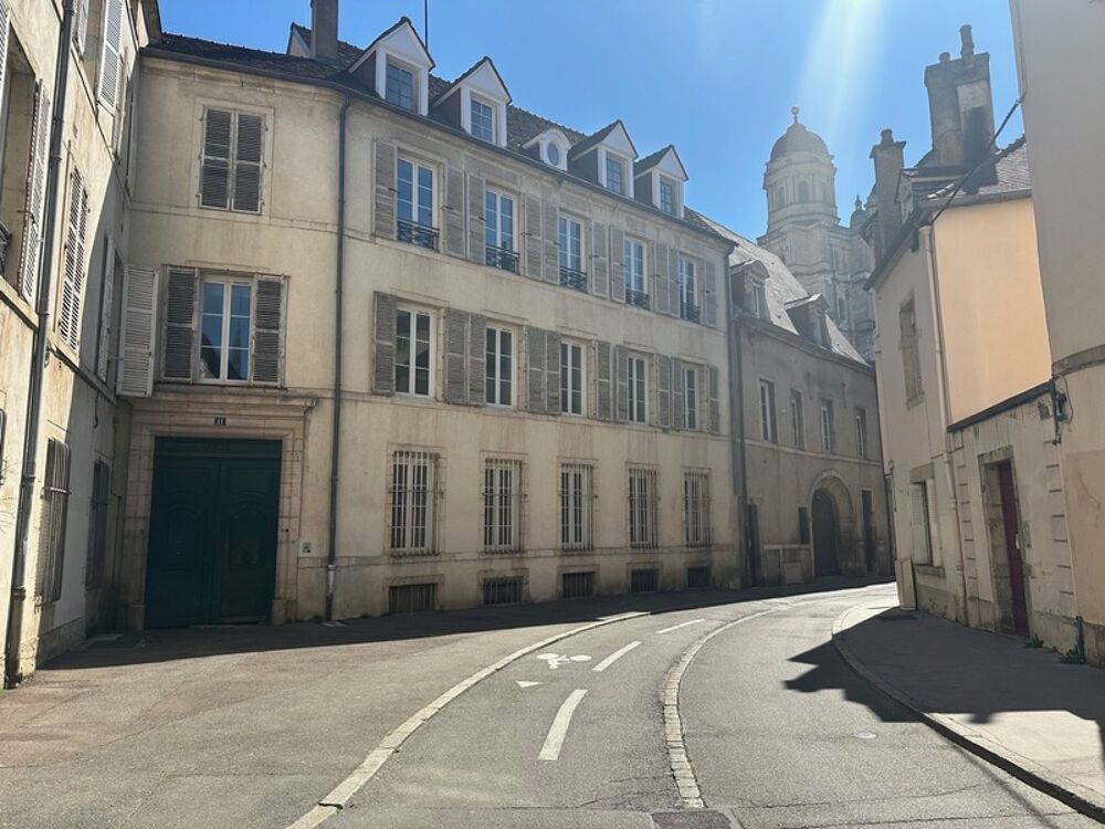 DIJON CENTRE PLACE SAINT MICHEL STUDIO DE 21.65 M2 DANS UN SUPERBE HOTEL PARTICULIER
