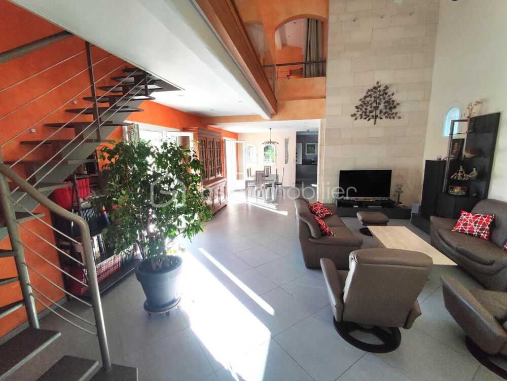 Vente Villa POUSSAN VILLA DE TYPE 8 SUR PARCELLE DE 2000 M² PISCINE ET ANNEXE DE 147 M² Poussan