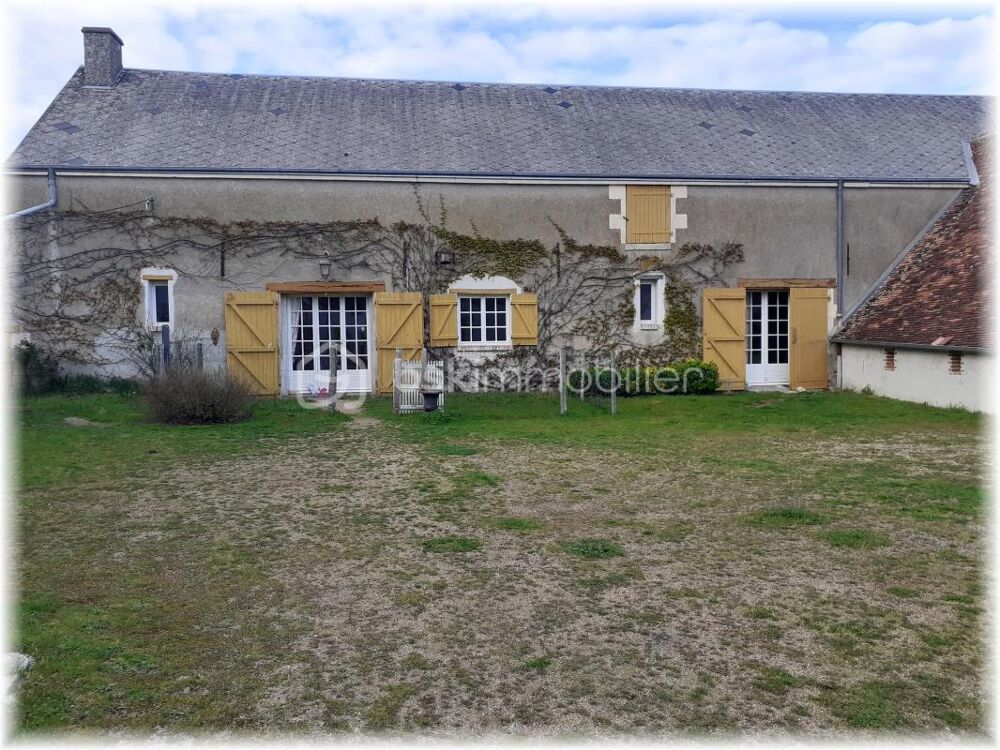 Propriété de plus de 9000 m2 comprenant 1000 m2 de bati dont 437 m2 habitable