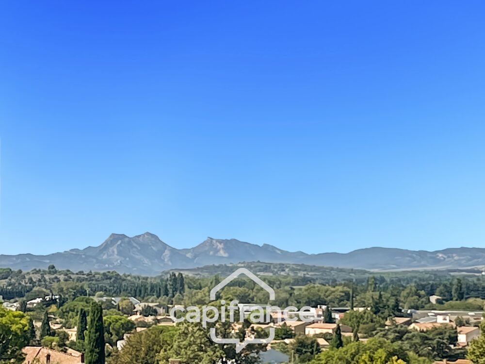 ne demeure de caractère au coeur de la Provence : 242 m2 de superficie habitable , une TERRASSE PANORAMIQUE. Distribution sur 3