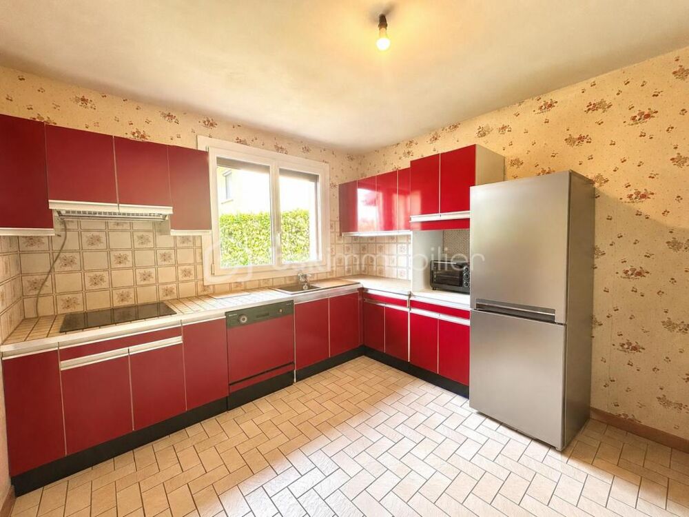 Vente Maison CROLLES Maison familiale de 110 m2 avec jardin, piscine et vue sur la dent de Crolles Crolles
