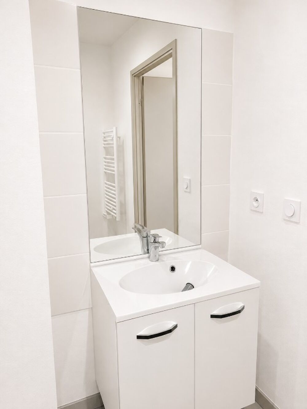 Location Appartement Beau studio avec terrasse et parking à MARSEILLE Marseille 15