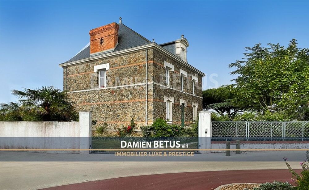 Maison à vendre 10 pièces SAINT GILLES CROIX DE VIE (85), centre-ville, jardin, proche plage