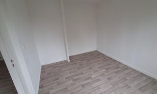  Appartement à louer 5 pièces 82 m²