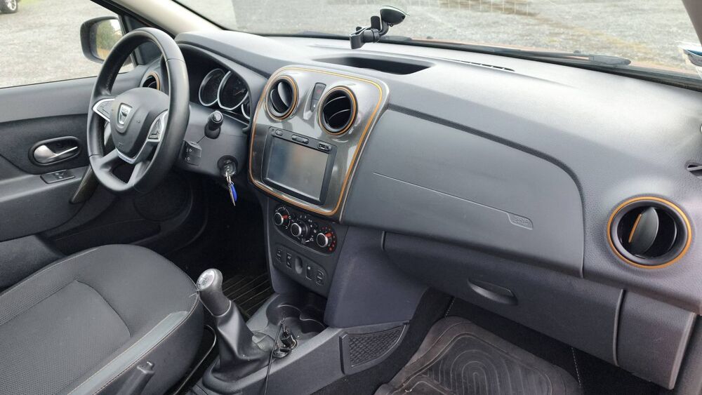 Sandero 0.9 TCe 90 Stepway Explorer - Entretien constructeur 2017 occasion 86100 Chatellerault