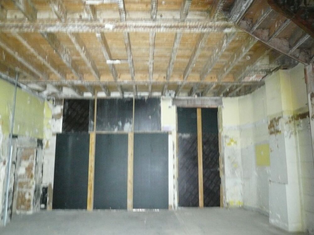 Vente Immeuble ? COGNAC Rue Pi�tonne, A vendre IMMEUBLE � RENOVER avec Local Commercial et Logements  ? Cognac