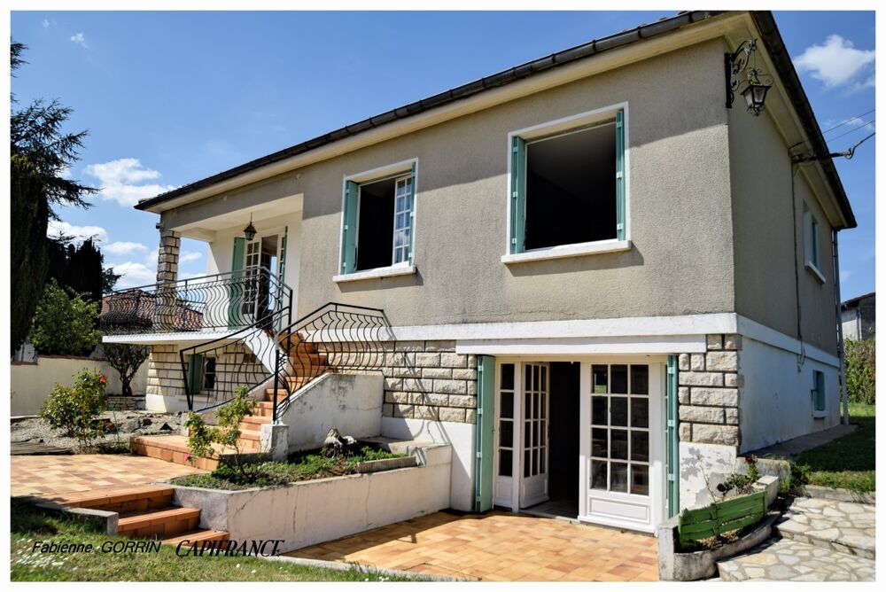 Maison à vendre 8 pièces AIGONDIGNE (79): Maison sur 2 niveaux aménagés, 3 chambres, grand garage (103 m2), dépendances, terrai
