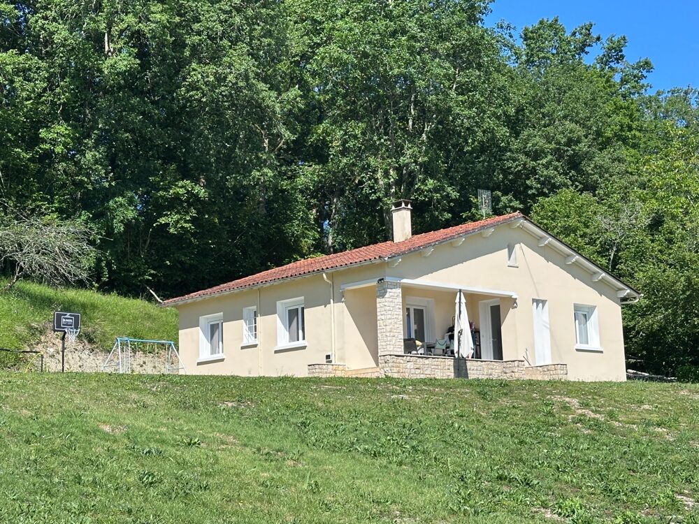 Maison avec vue panoramique sur la campagne  Un véritable havre de paix aux portes de BERGERAC (24)