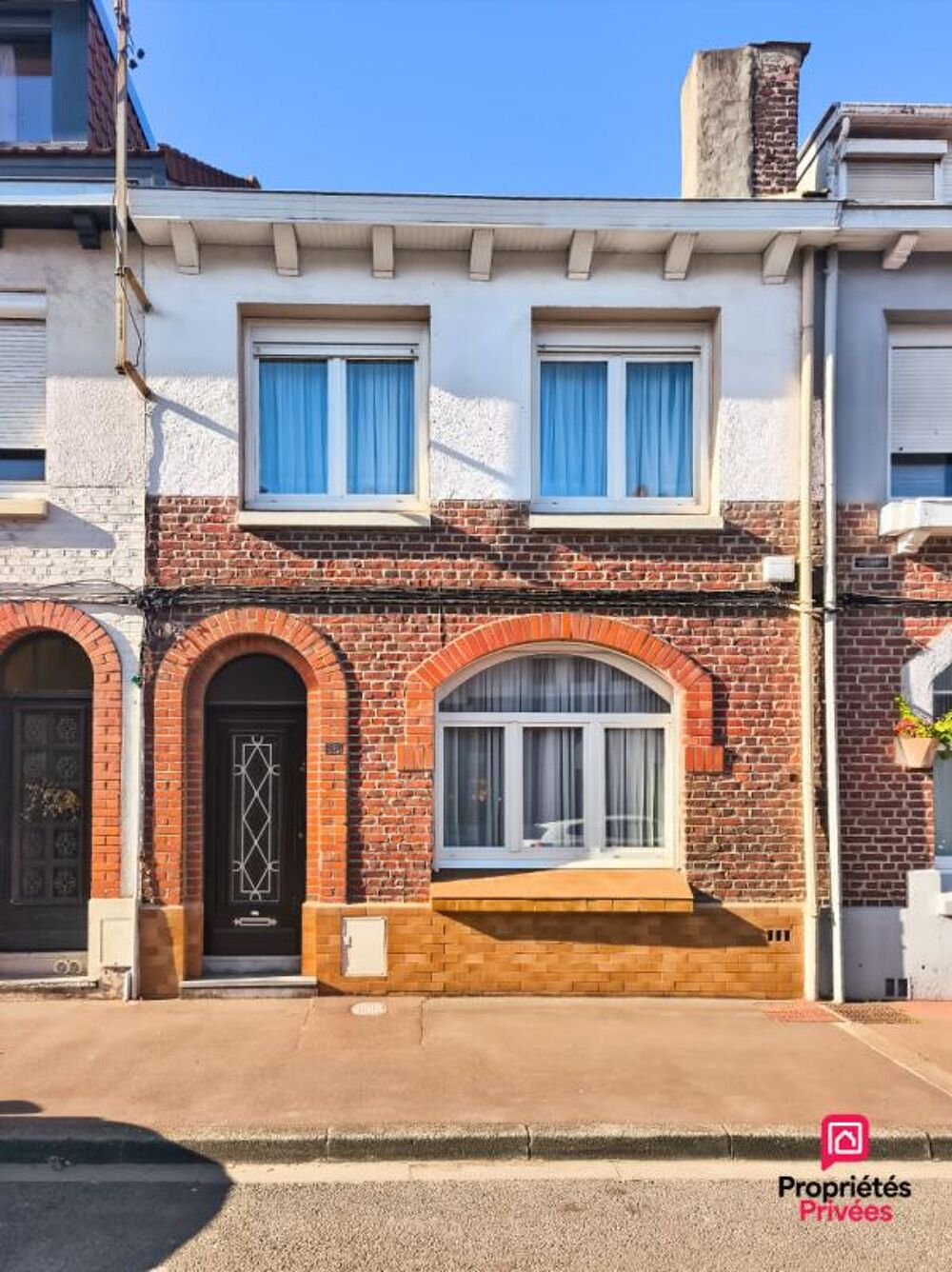 Marcq en Baroeul (59700) secteur PLOUICH, jolie maison de ville avec 3 chambres, grenier aménageable, et joli extérieur de 165 m