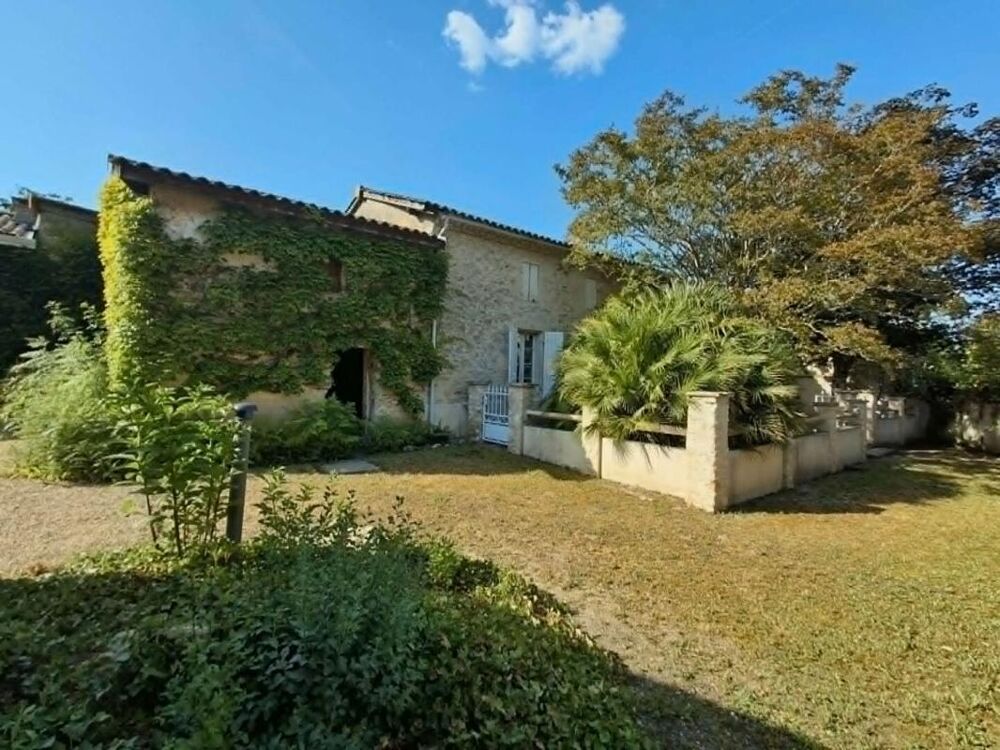 Maison composée de 2 logements + garage de 83 m² + dépendance
