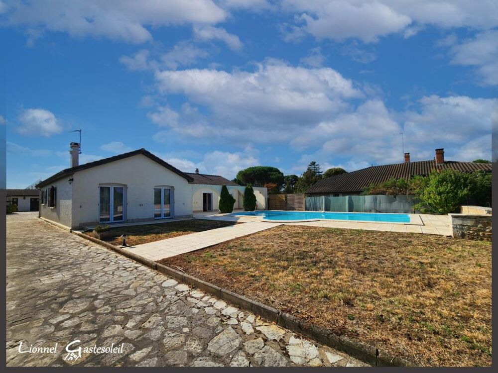 Maison à vendre de plain pied 3 chambres double garage et piscine sur la commune de PINEUILH (33)