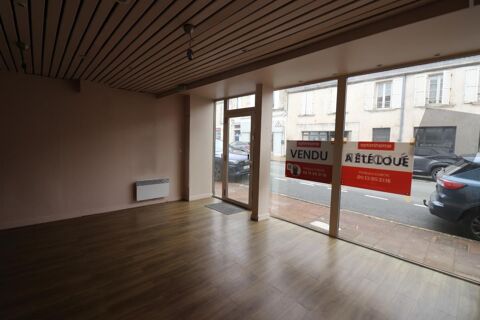   A VENDRE 110 M² DE BUREAUX DE PLAIN PIED A ROCHEFORT (17) 