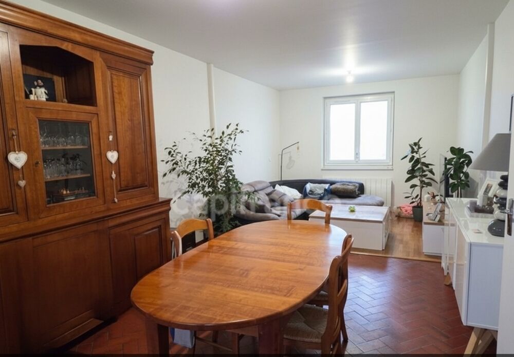 Charme de l'ancien : Maison familiale avec jardin, offrant 240m2 de surface totale au sol