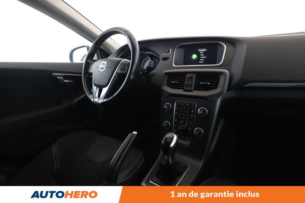 V40 1.6 D2 Momentum 115 ch 2015 occasion 92130 Issy-les-Moulineaux